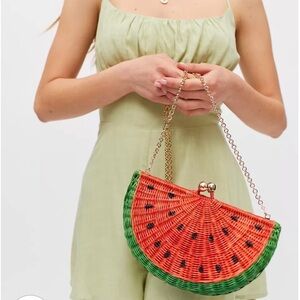 🍉 Serpui woven wicker clutch with removable chain